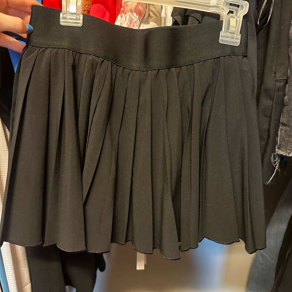 Aritzia TnAction skirt